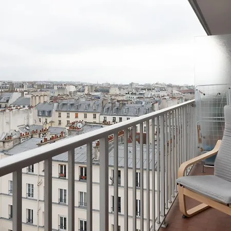 Quiet 28 M Studio With Panoramic View Apartment